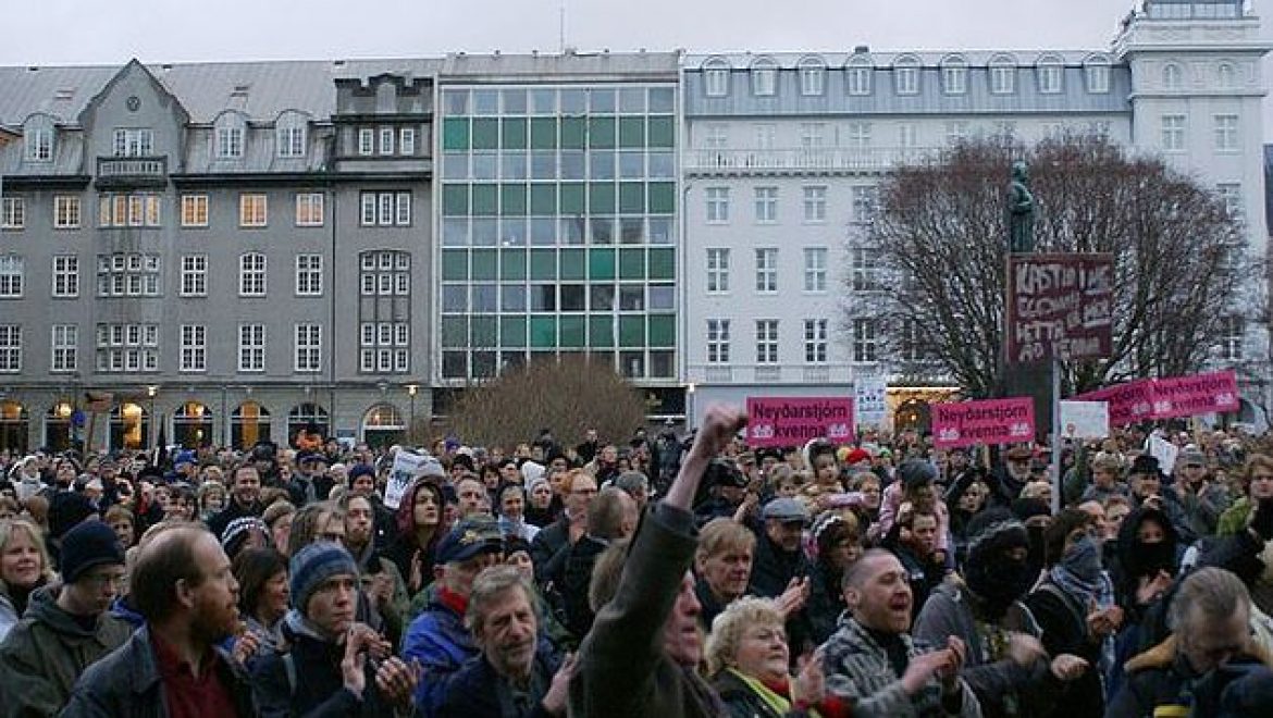 בנקאי שהושלך לכלא באיסלנד תובע: פגעתם בזכויות האדם שלי